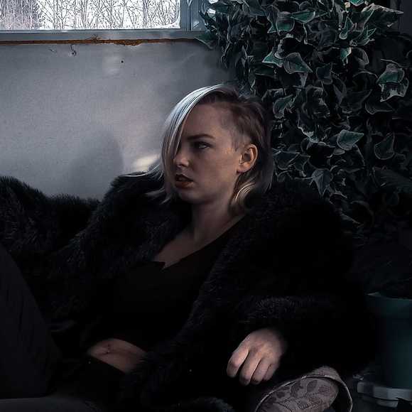 Meet your Posher, Monica - Picture 1 of 1